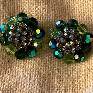 Vintage clip on earrings beautiful crystal with an amazing shine